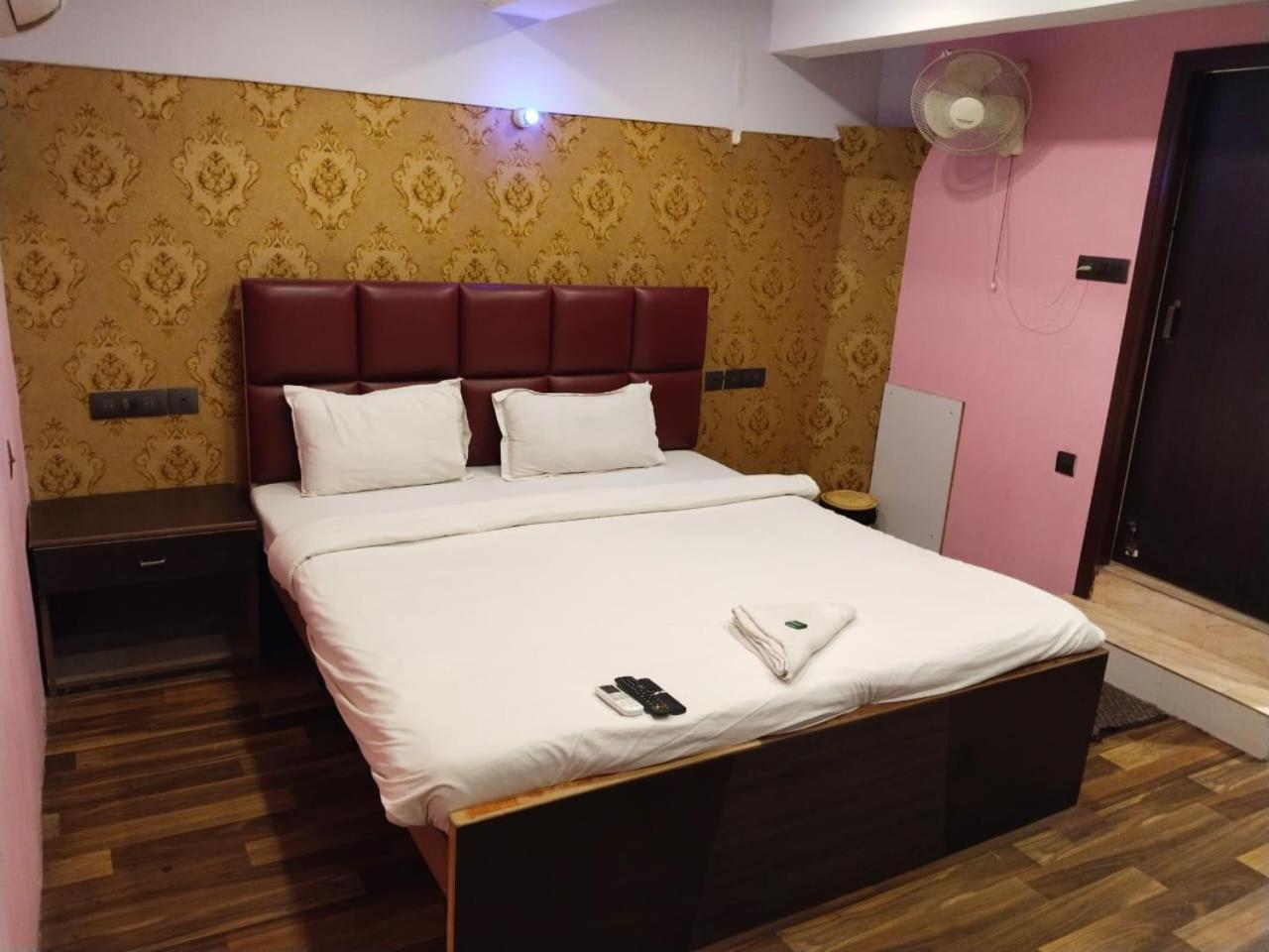 Hotel Ucs コルカタ エクステリア 写真