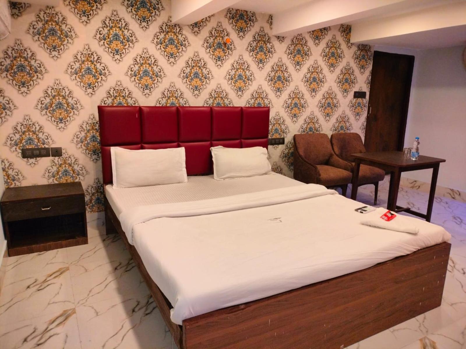 Hotel Ucs コルカタ エクステリア 写真